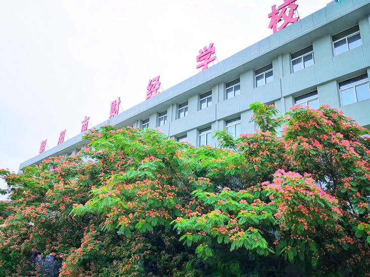 花香滿校園
